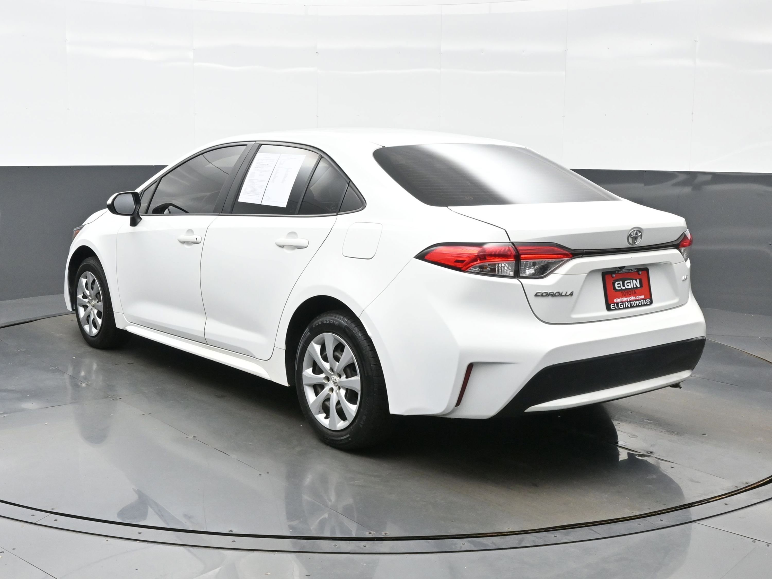 Used 2022 Toyota Corolla LE FWD image 4
