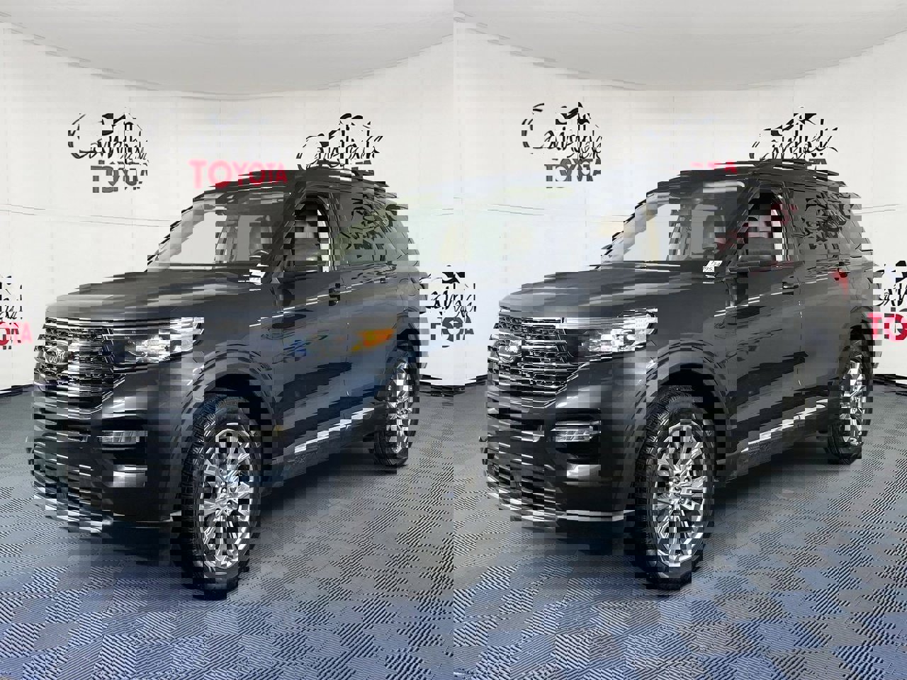 Used 2022 Ford Explorer XLT w/ Equipment Group 202A image 2