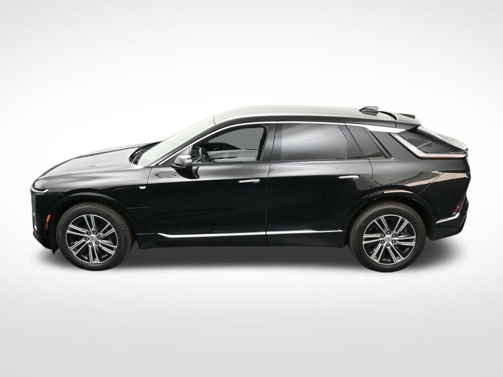 Used 2025 Cadillac Lyriq Luxury image 16