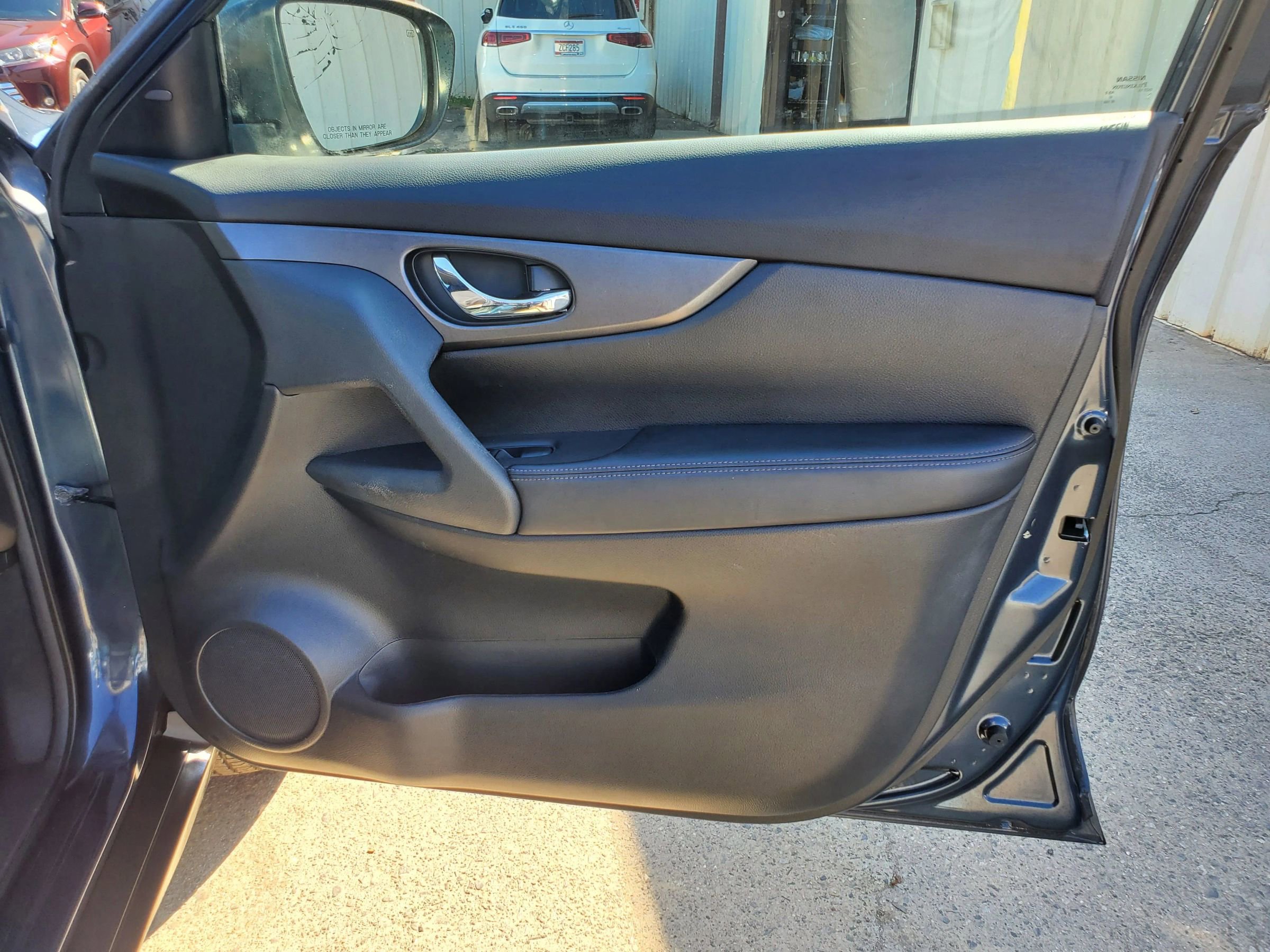 Used 2016 Nissan Rogue SV w/ SV Premium Package image 19