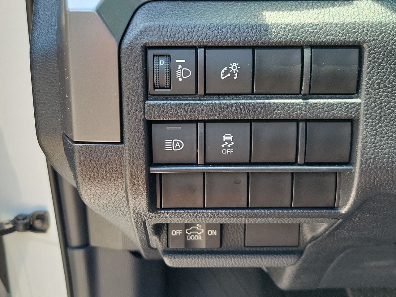 Used 2024 Toyota Tacoma SR5 AWD/4WD image 31