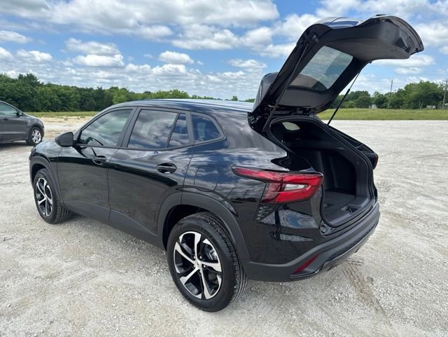 Used 2026 Chevrolet Trax RS w/ Sunroof Package FWD image 17
