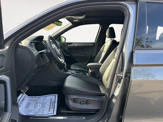 Used 2023 Volkswagen Tiguan SE R-Line AWD/4WD image 9