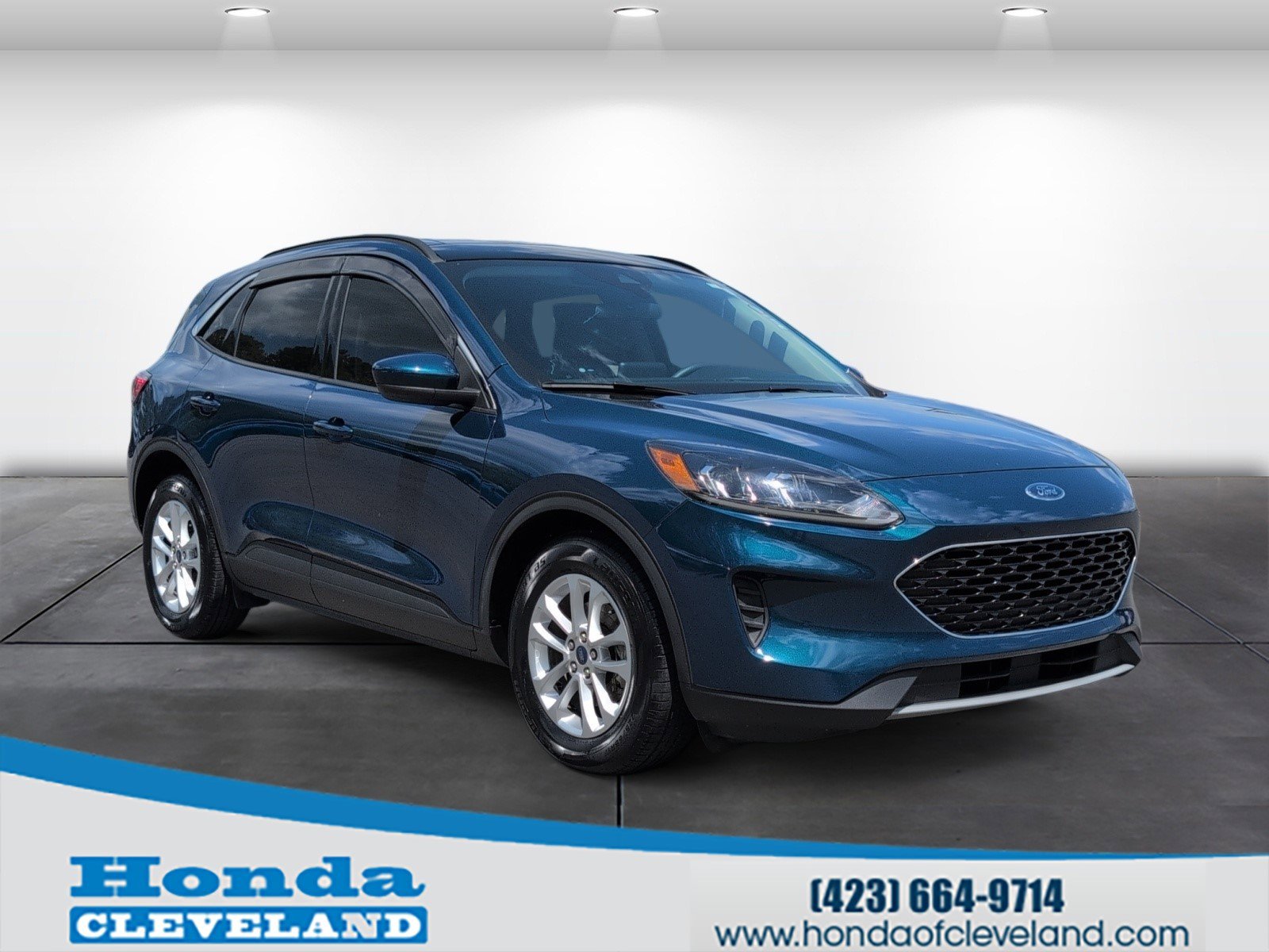 Used 2020 Ford Escape SE image 1