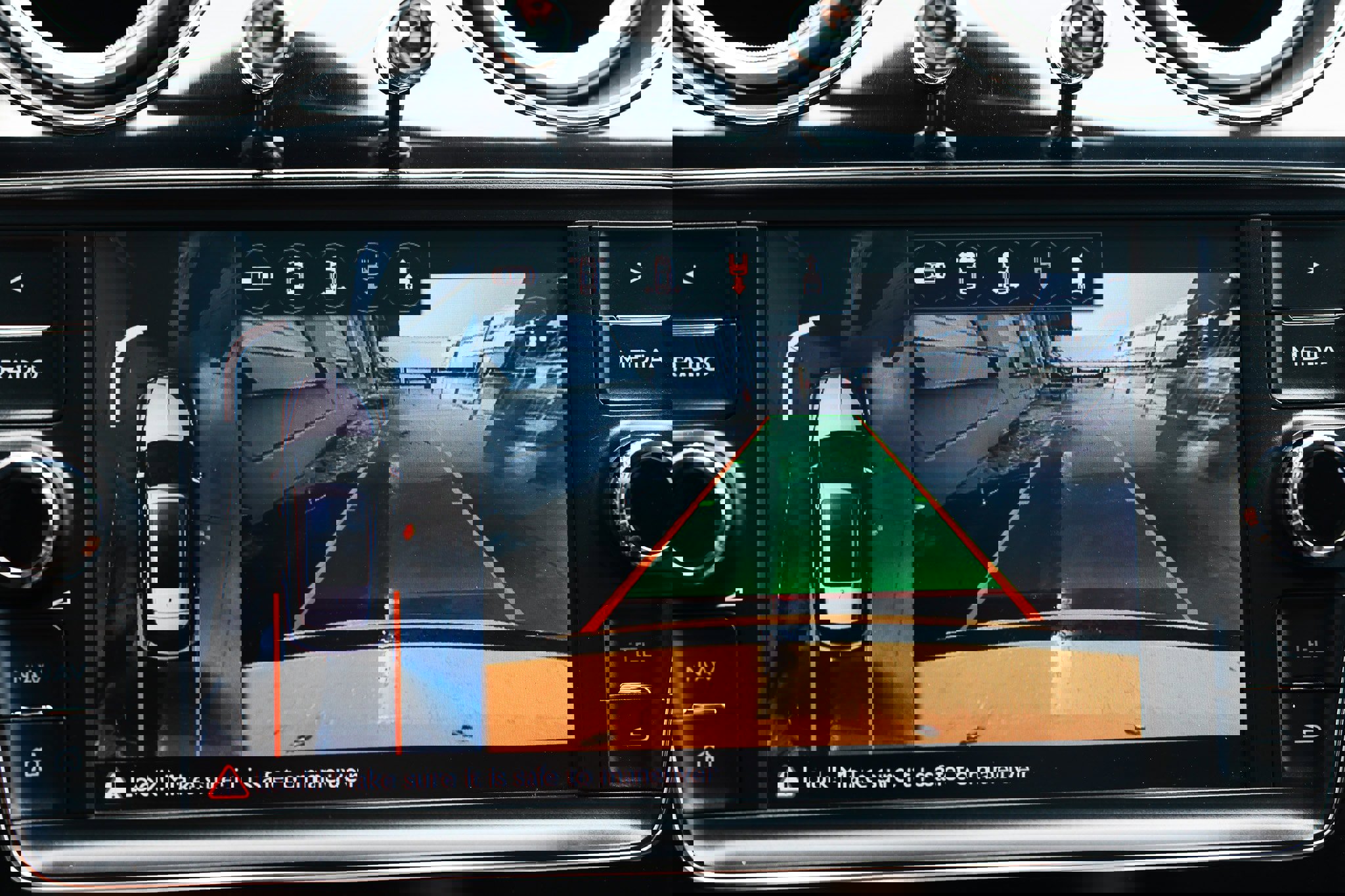 Used 2017 Bentley Bentayga image 48