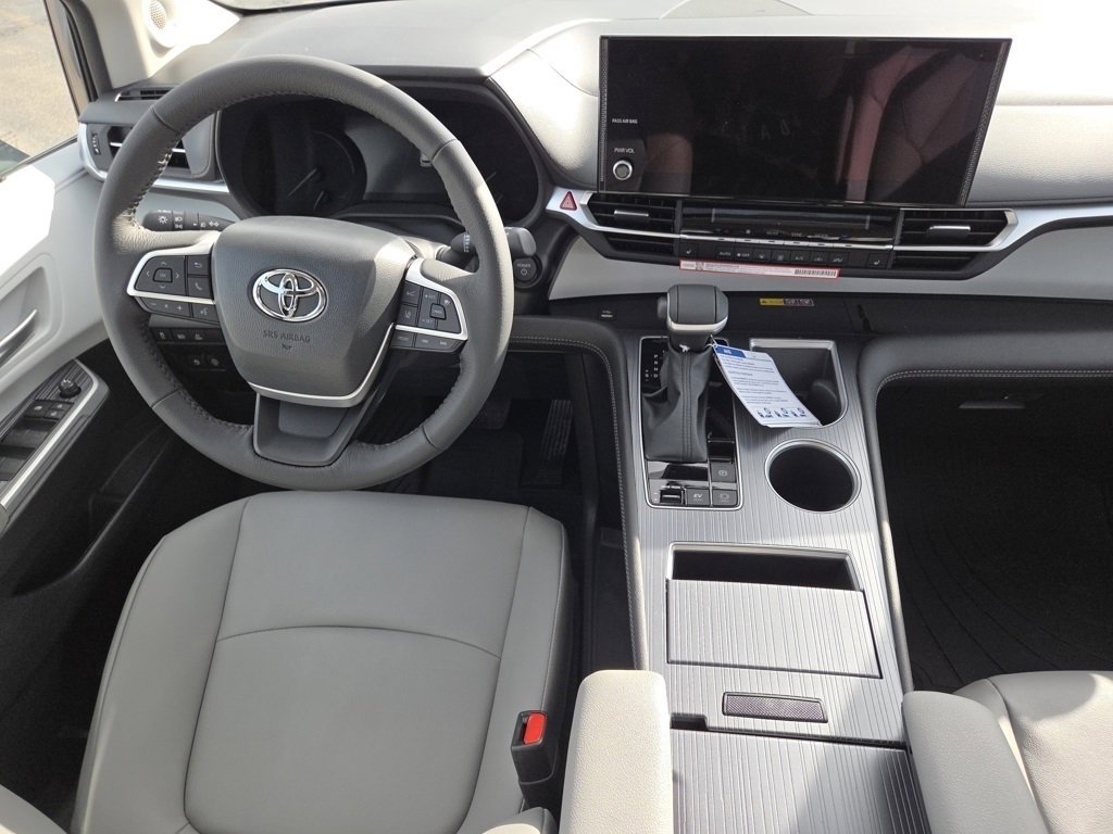 New 2026 Toyota Sienna XLE image 30