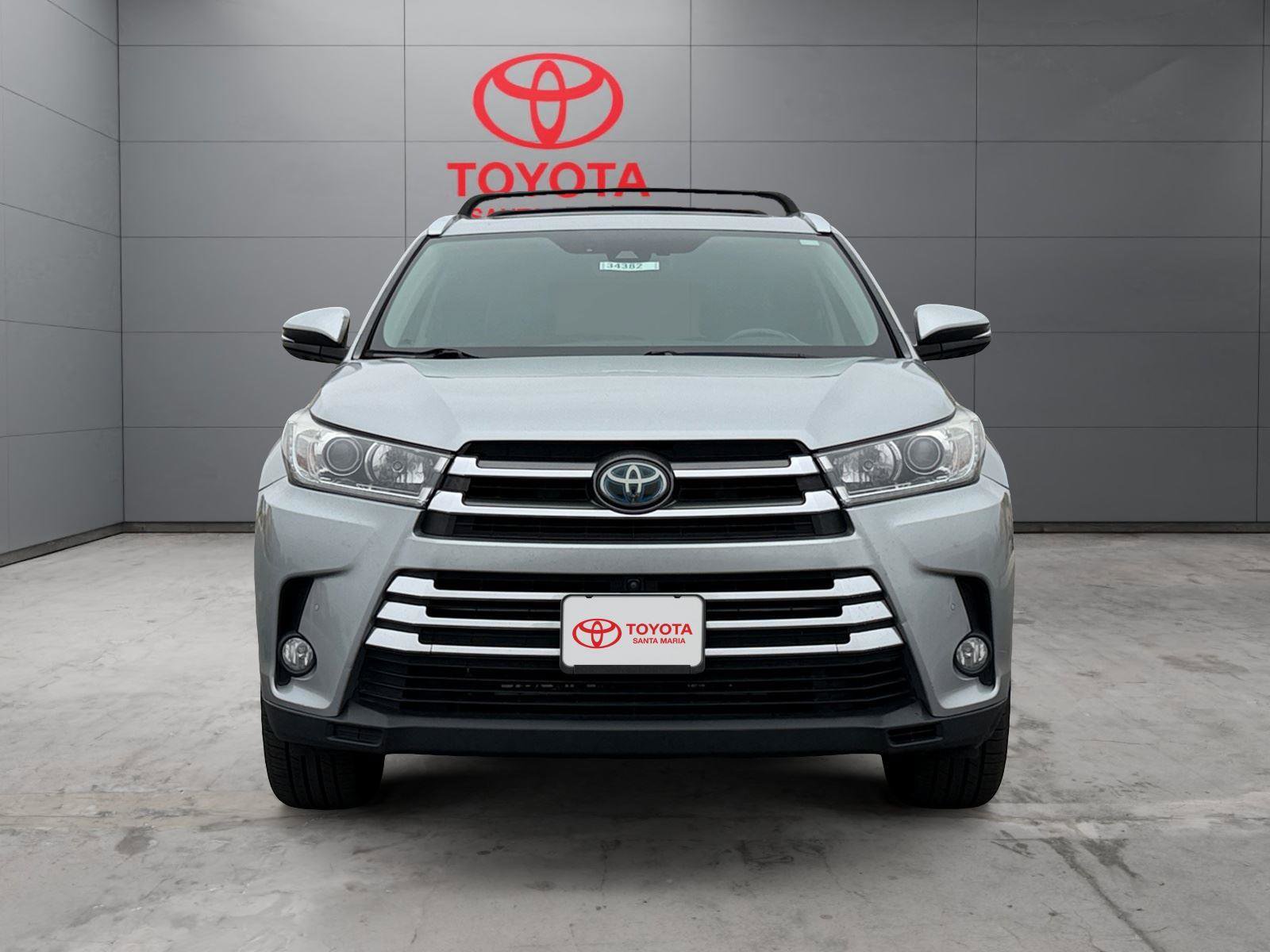 Used 2017 Toyota Highlander Limited Platinum image 3