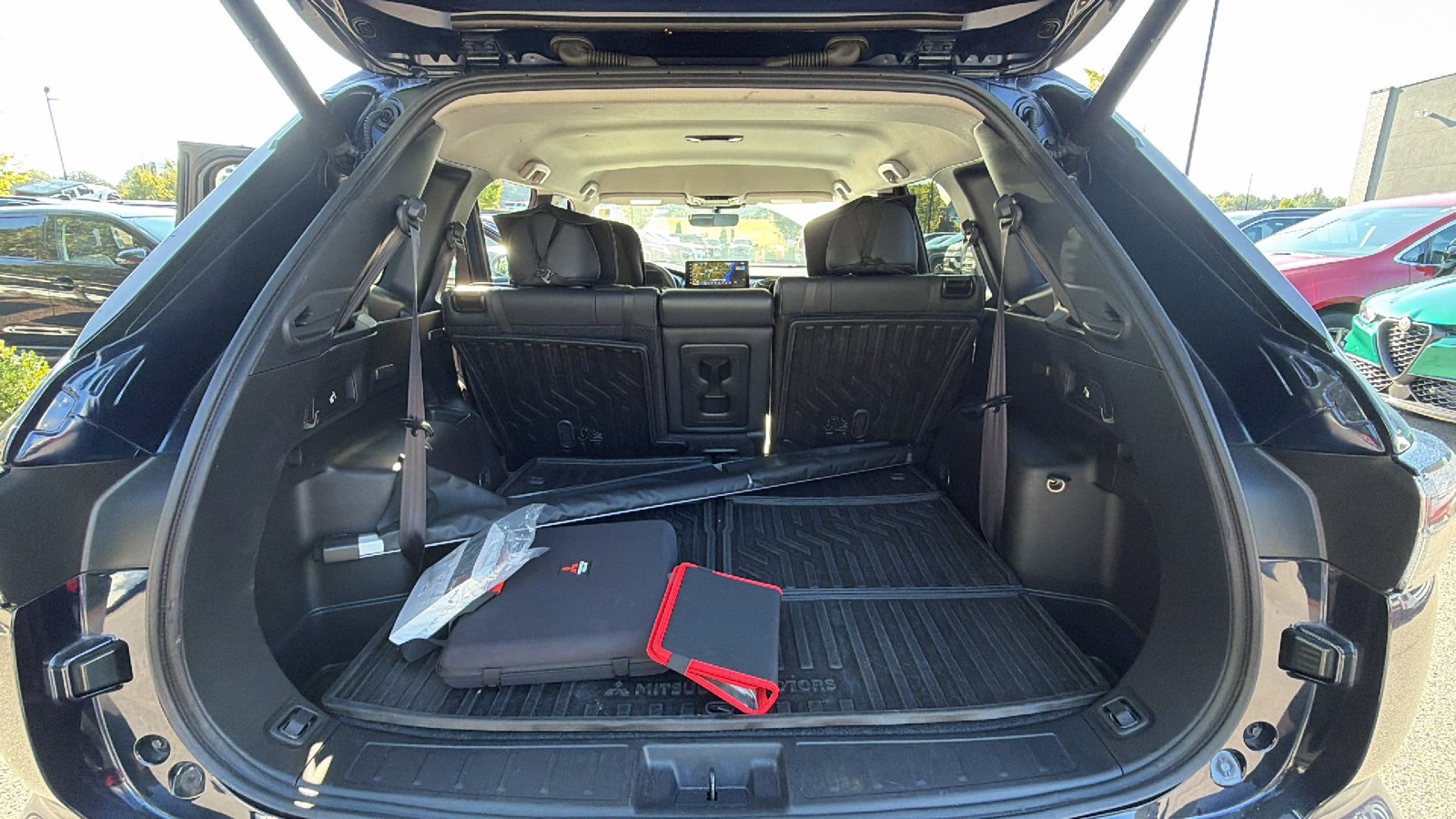 Used 2025 Mitsubishi Outlander SE FWD image 13