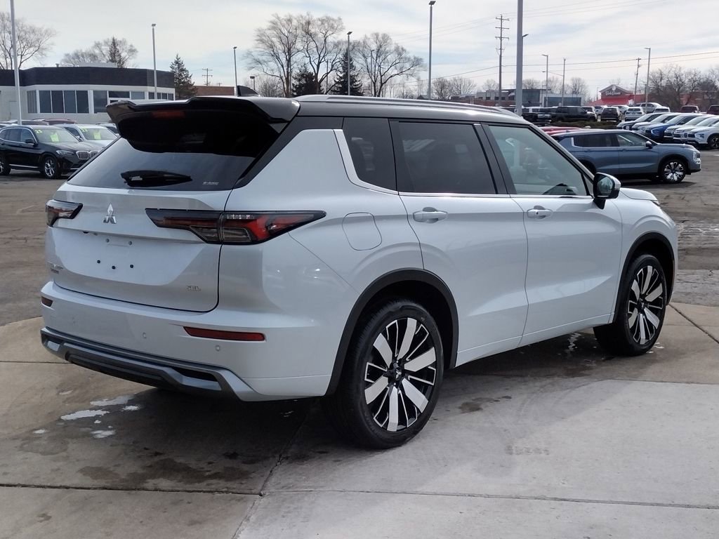 New 2026 Mitsubishi Outlander SEL image 16