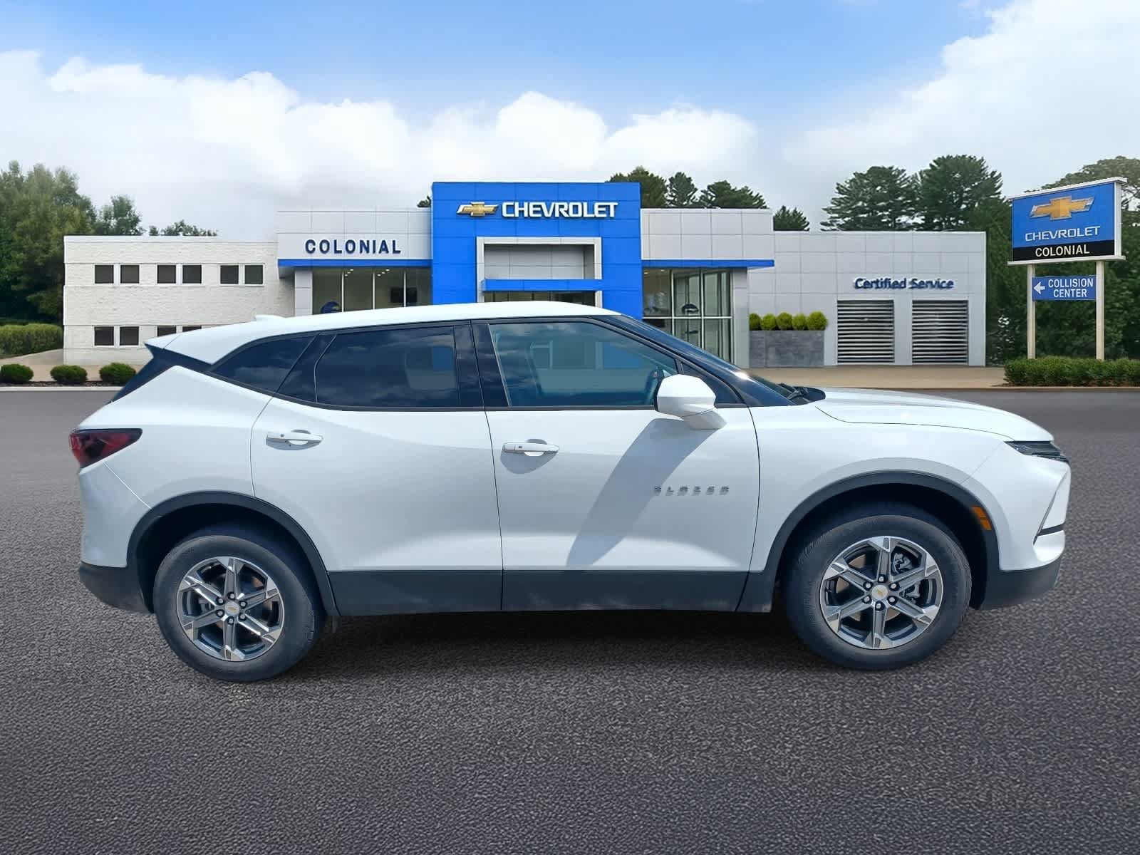 Used 2025 Chevrolet Blazer LT AWD/4WD image 3