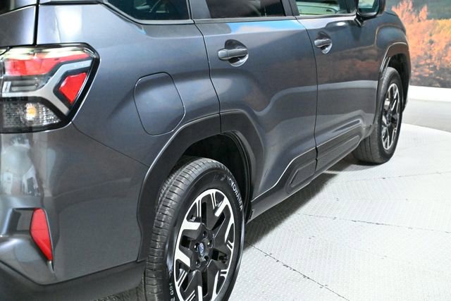 Used 2025 Subaru Forester Premium AWD/4WD image 9