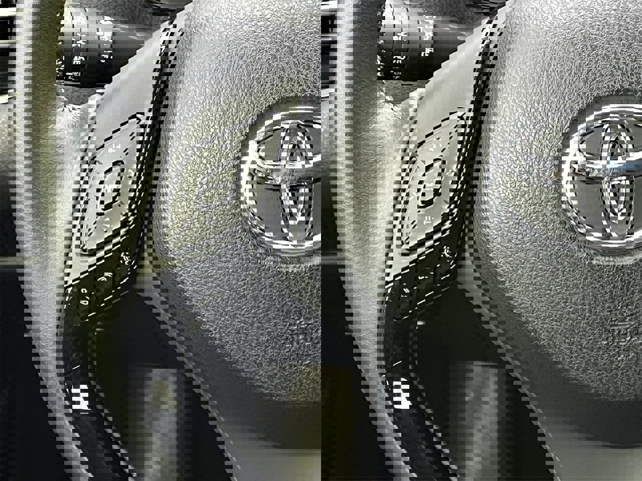 Used 2021 Toyota C-HR Limited image 12