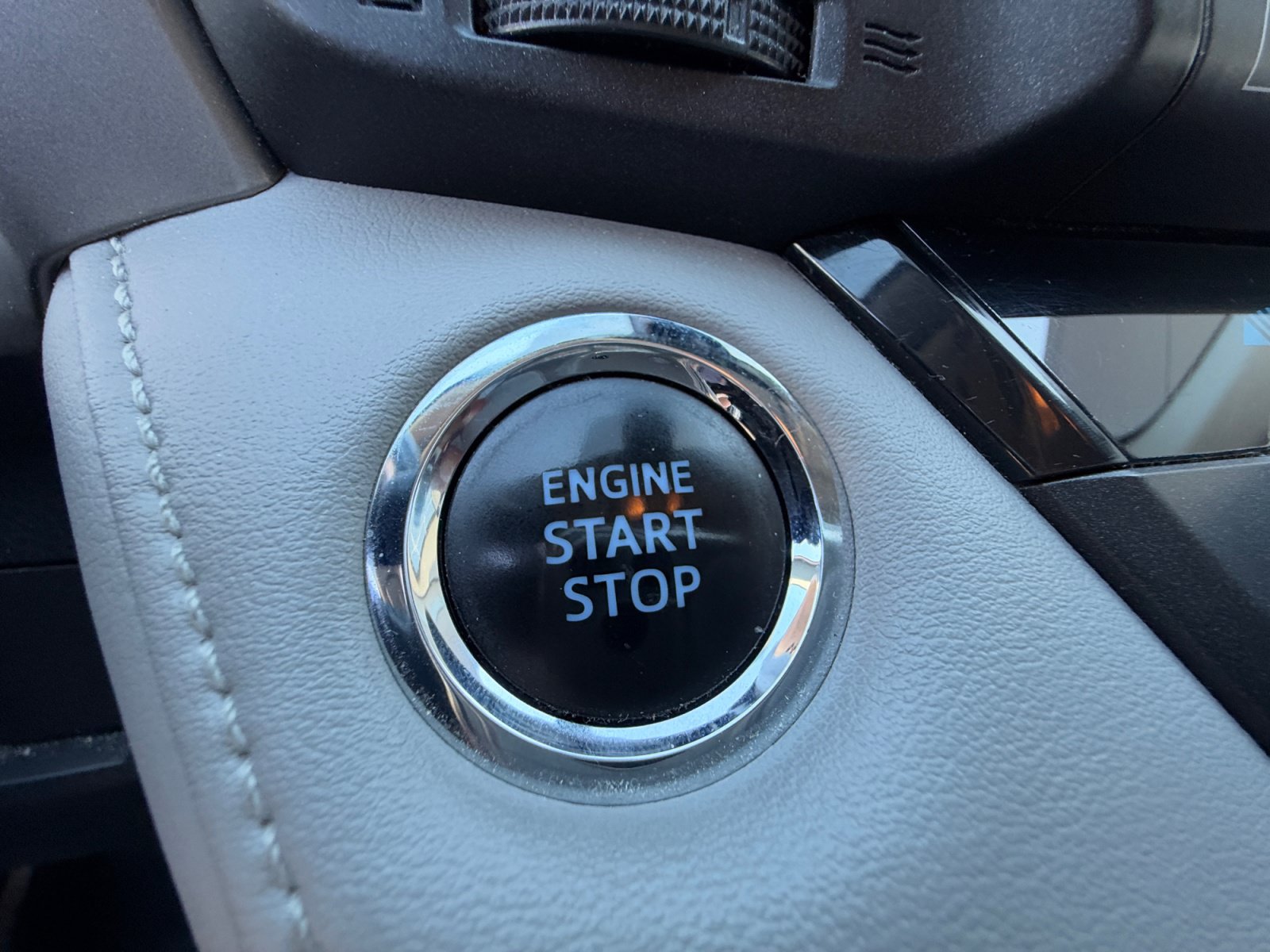 Used 2017 Toyota RAV4 Limited w/ Advanced Technology Package AWD/4WD image 30