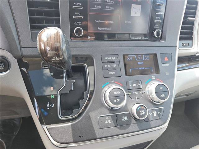Used 2018 Toyota Sienna XLE FWD image 17
