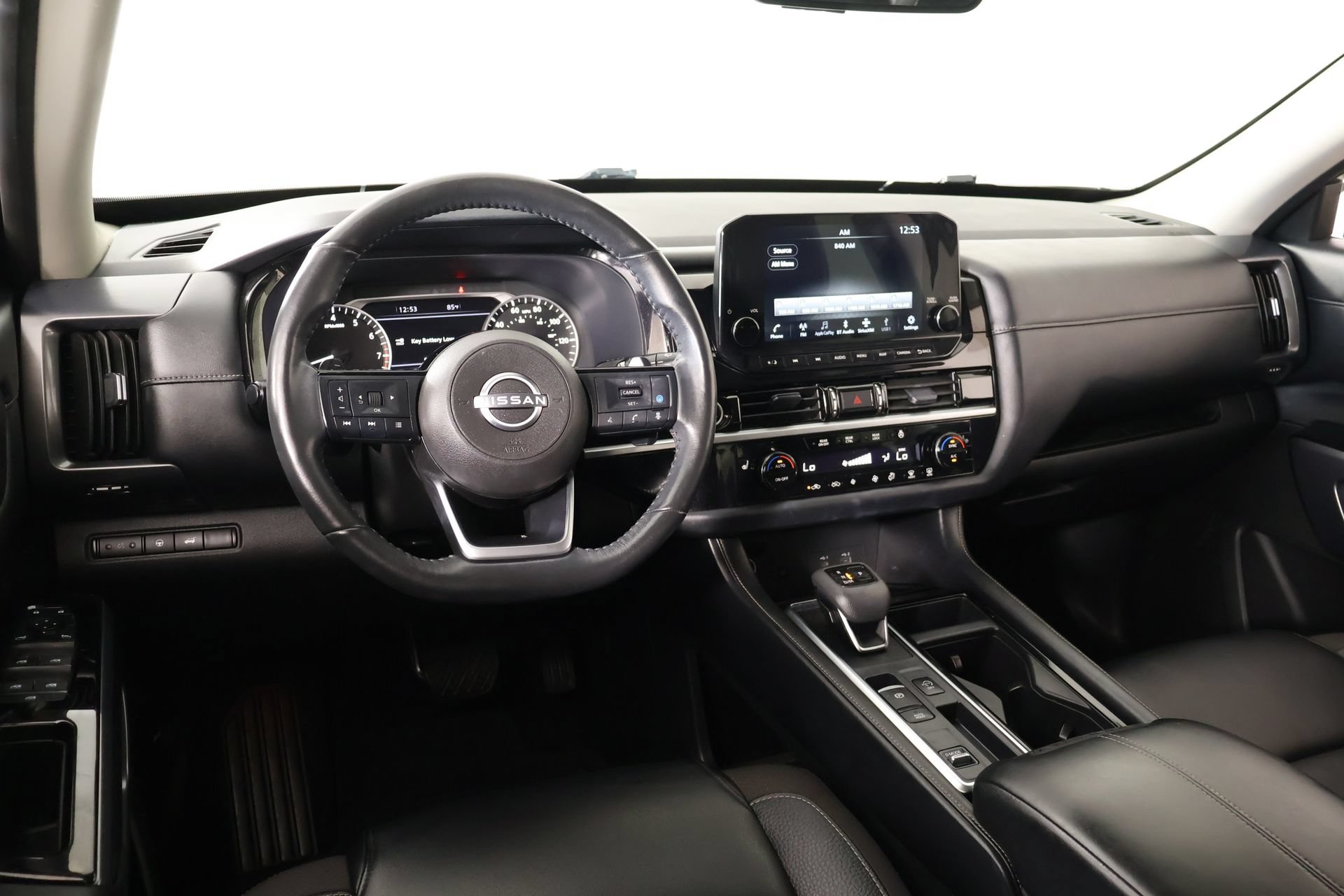 Used 2024 Nissan Pathfinder SL FWD image 2