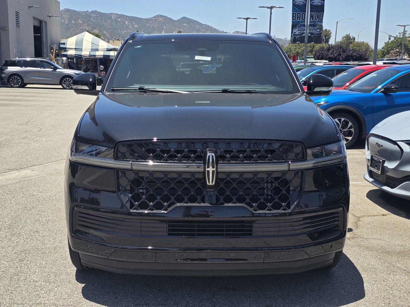 New 2027 Lincoln Navigator Reserve w/ Jet Appearance Package AWD/4WD image 2