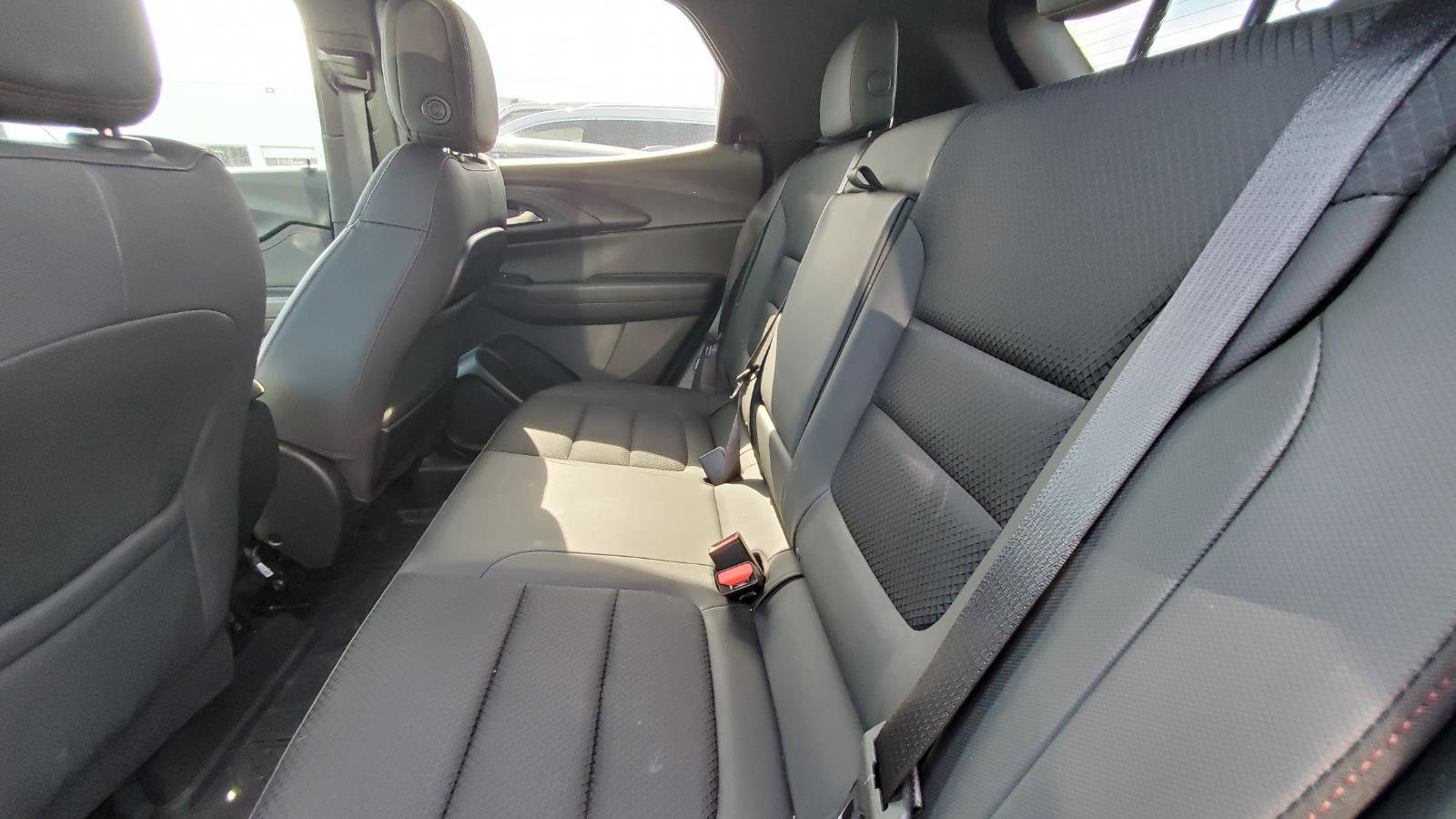 Used 2023 Chevrolet TrailBlazer RS w/ Sun and Liftgate Package FWD image 5