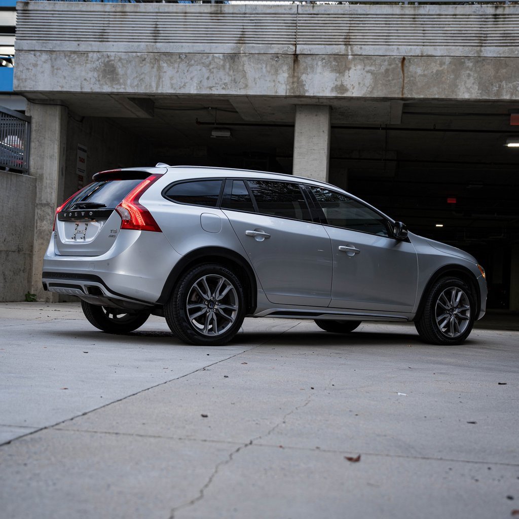 Used 2016 Volvo V60 T5 Cross Country Platinum image 6