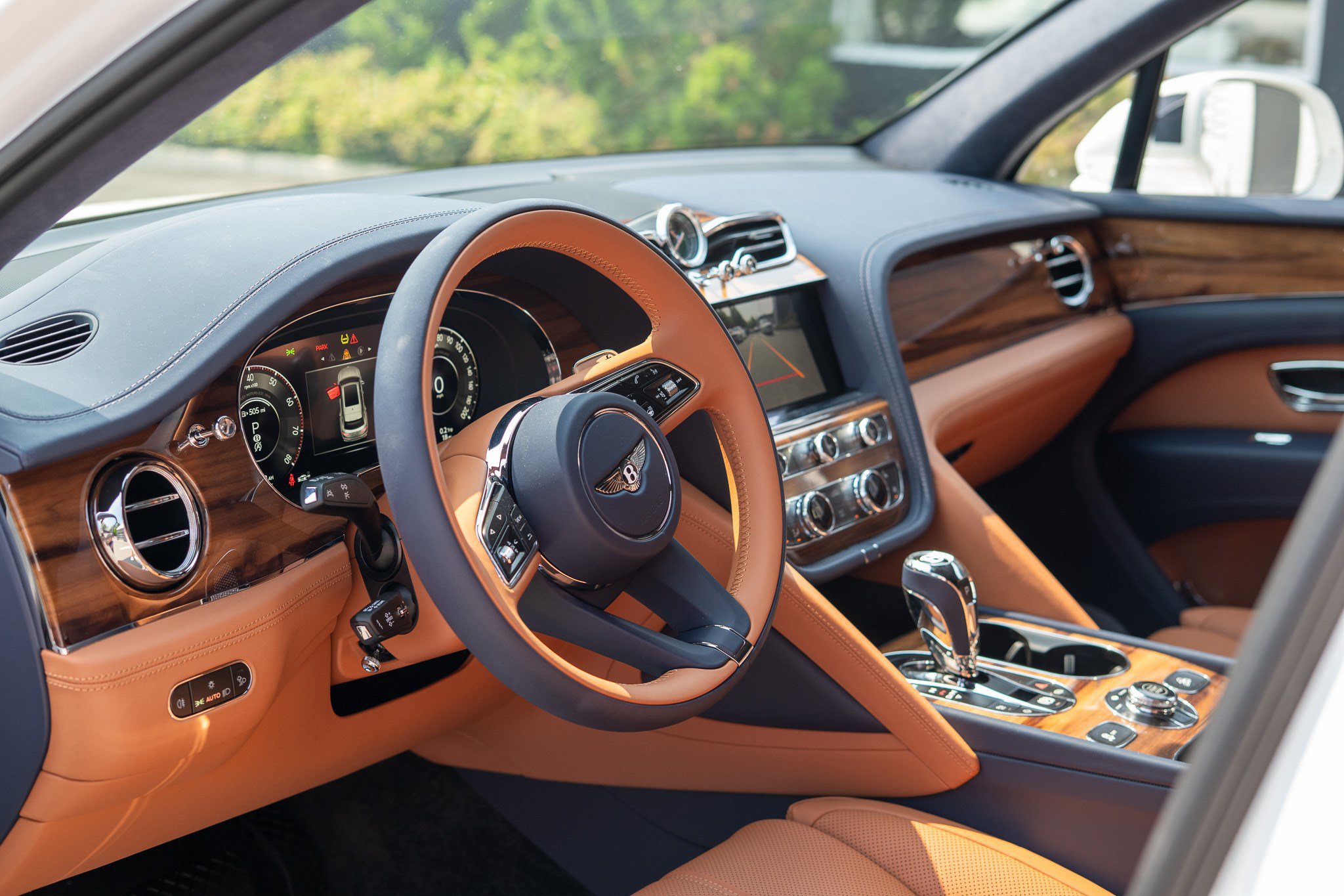 New 2026 Bentley Bentayga AWD/4WD image 14