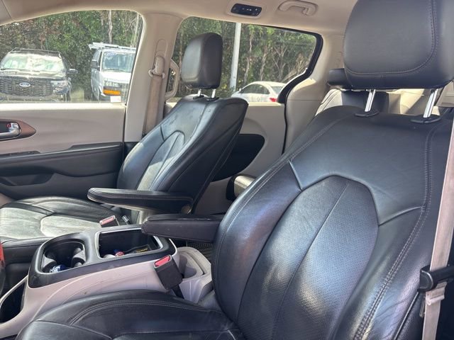 Used 2018 Chrysler Pacifica Touring-L Plus w/ Tire & Wheel Group image 6