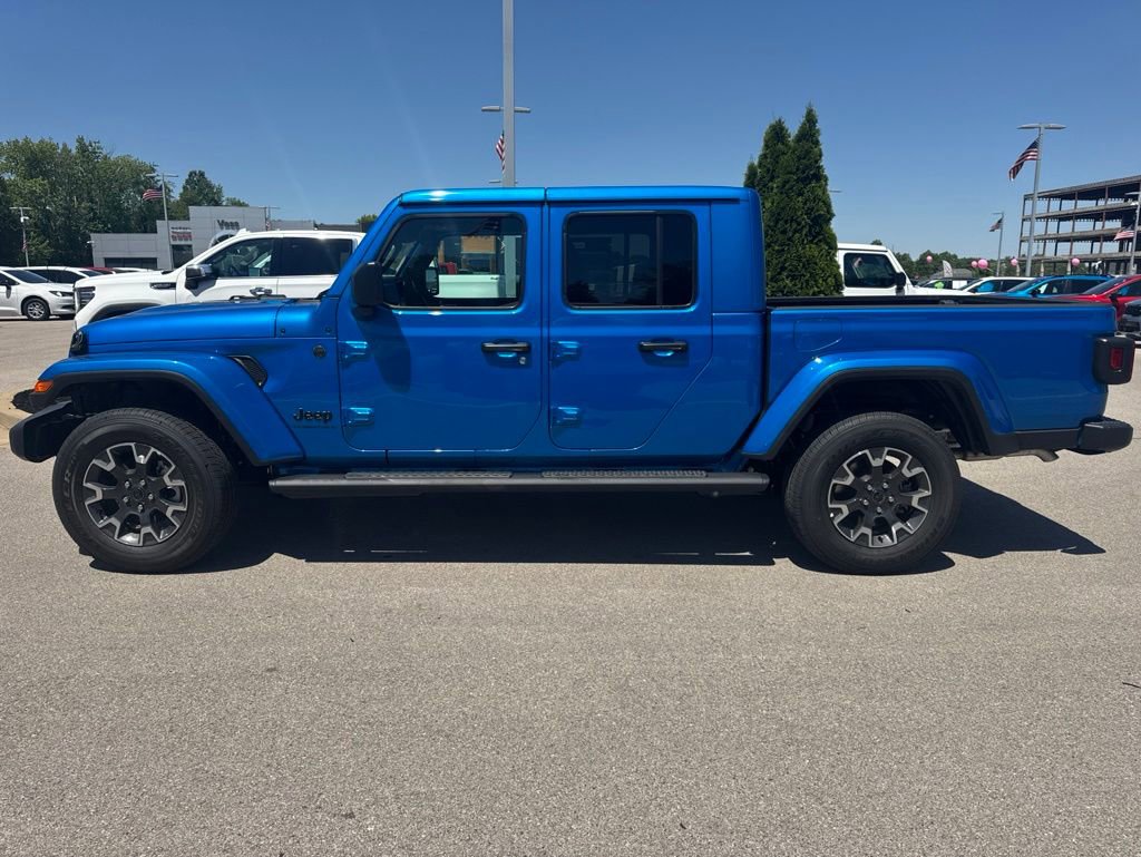 New 2026 Jeep Gladiator Sport AWD/4WD image 2
