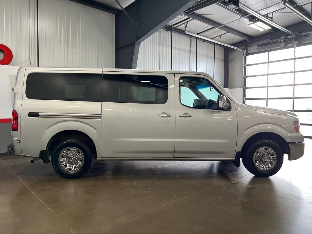 Used 2017 Nissan NV 3500 SV image 4