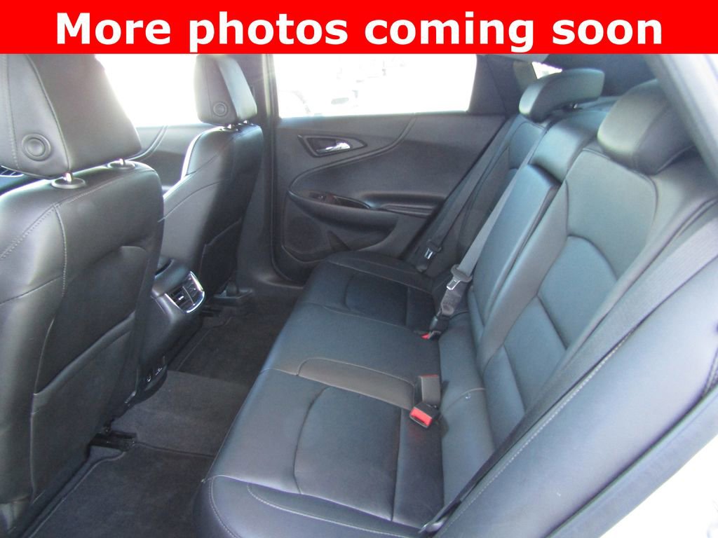 Used 2017 Chevrolet Malibu LT w/ Leather Package FWD image 13