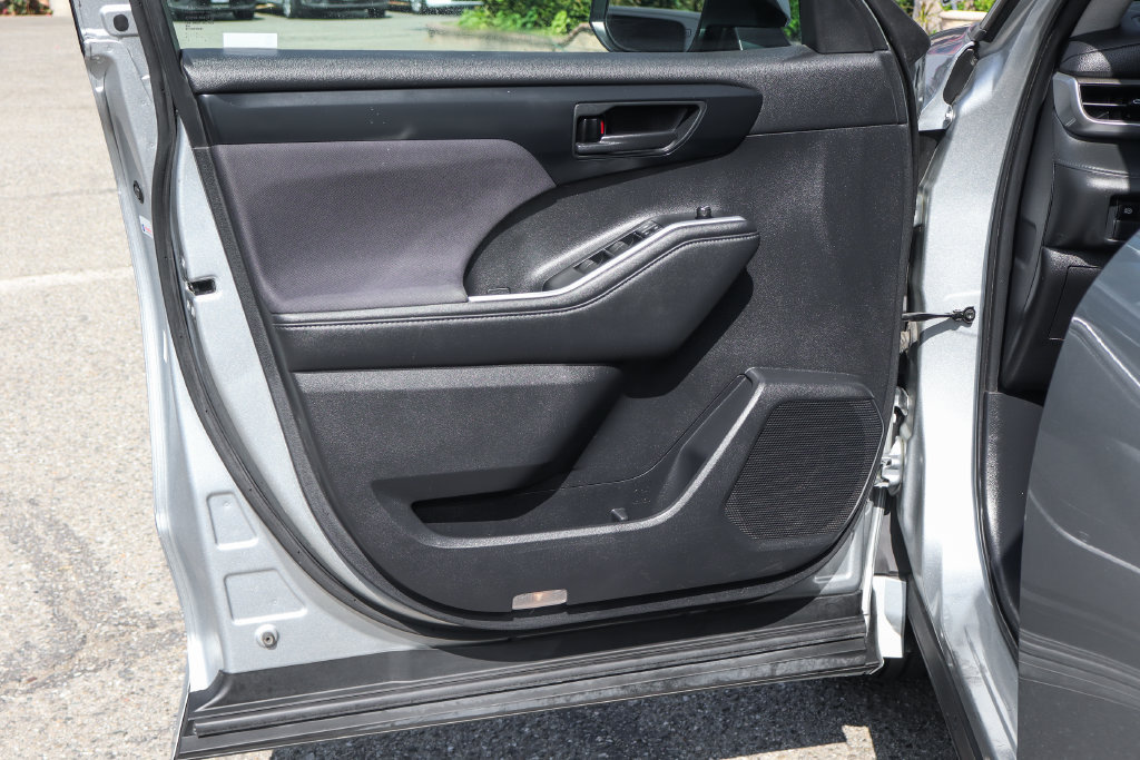 Used 2021 Toyota Highlander L FWD image 17