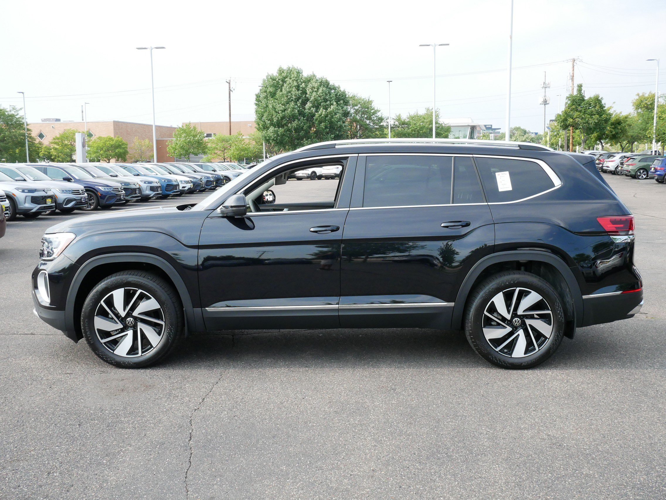 Used 2026 Volkswagen Atlas SEL AWD/4WD image 13