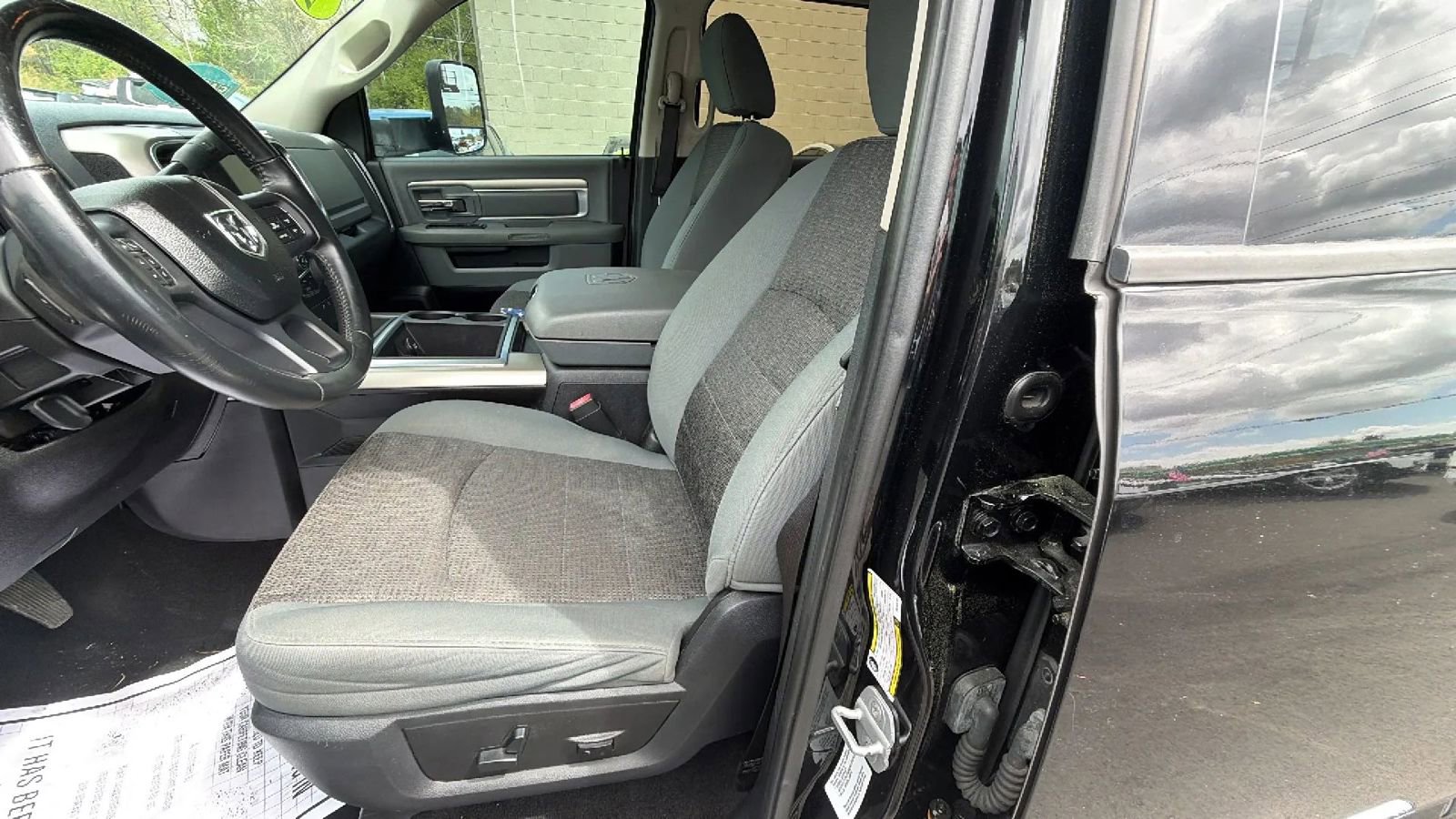 Used 2014 RAM 3500 Big Horn image 25