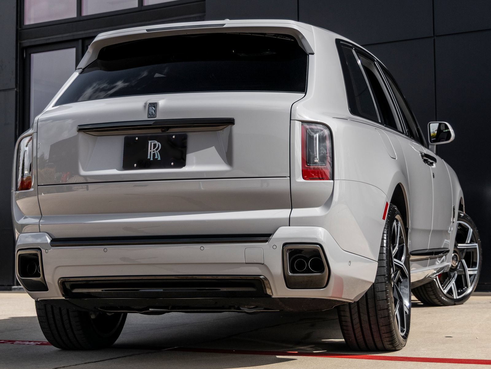 New 2027 Rolls-Royce Cullinan Black Badge AWD/4WD image 2