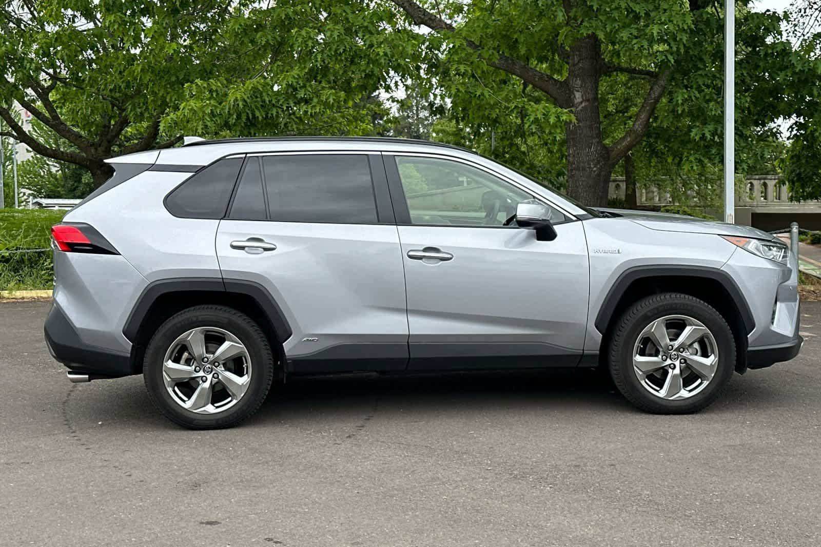 Used 2019 Toyota RAV4 Limited AWD/4WD image 8