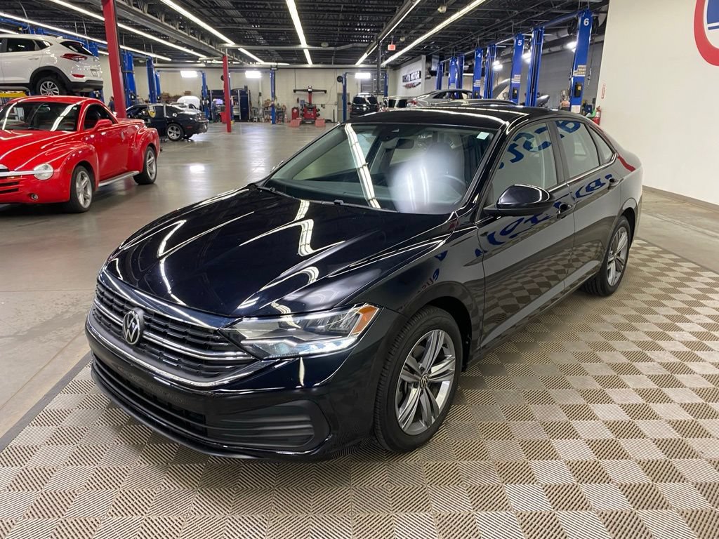 Used 2024 Volkswagen Jetta SE FWD image 4
