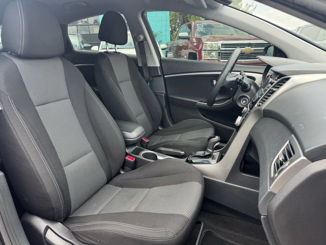 Used 2017 Hyundai Elantra GT FWD image 9