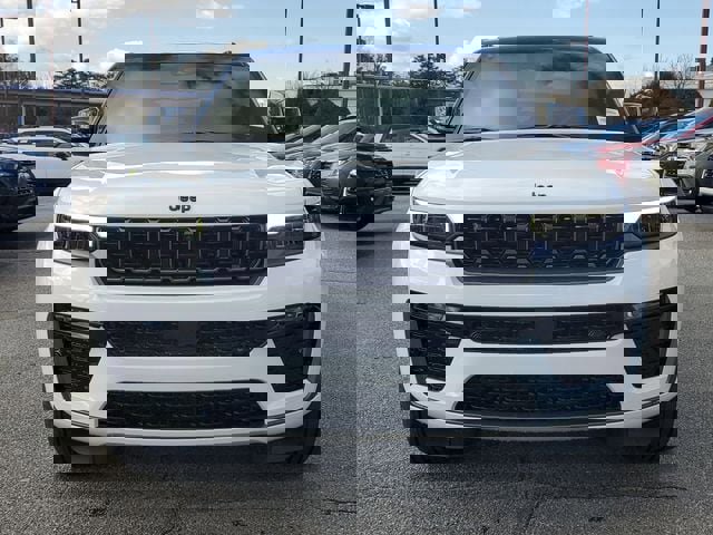 New 2026 Jeep Grand Cherokee Summit image 2