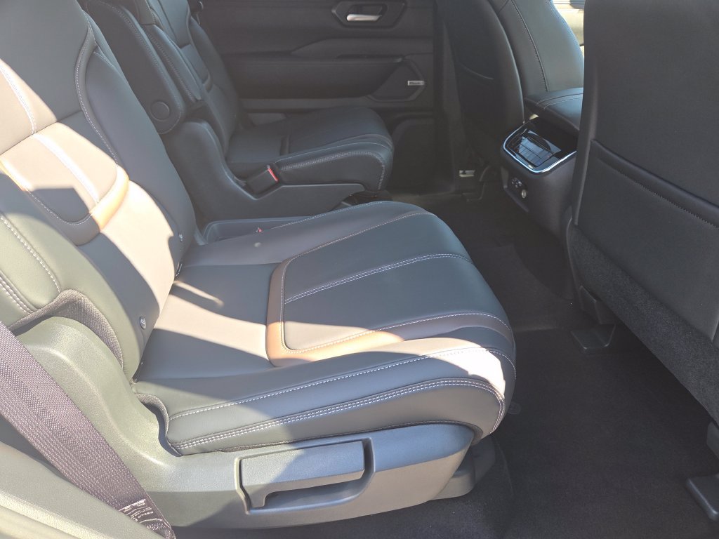 New 2026 Nissan Armada SL w/ Captain's Chari Seat Package AWD/4WD image 26