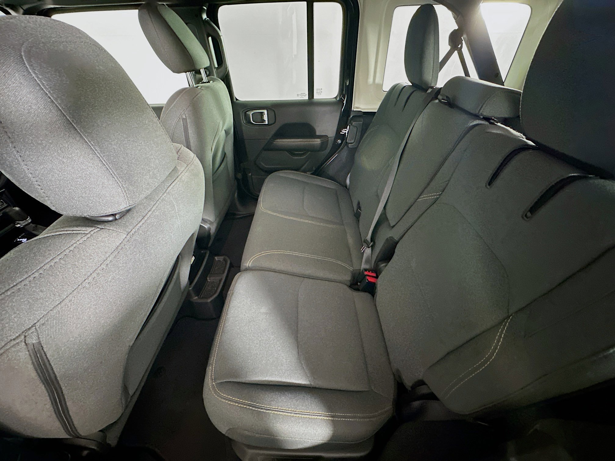 Used 2025 Jeep Wrangler Sahara AWD/4WD image 26