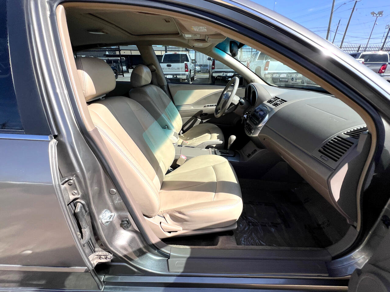 Used 2003 Nissan Altima 3.5 SE image 35