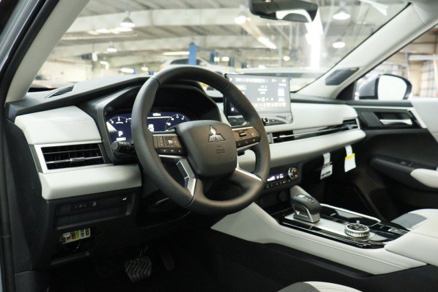 New 2026 Mitsubishi Outlander SE FWD image 5