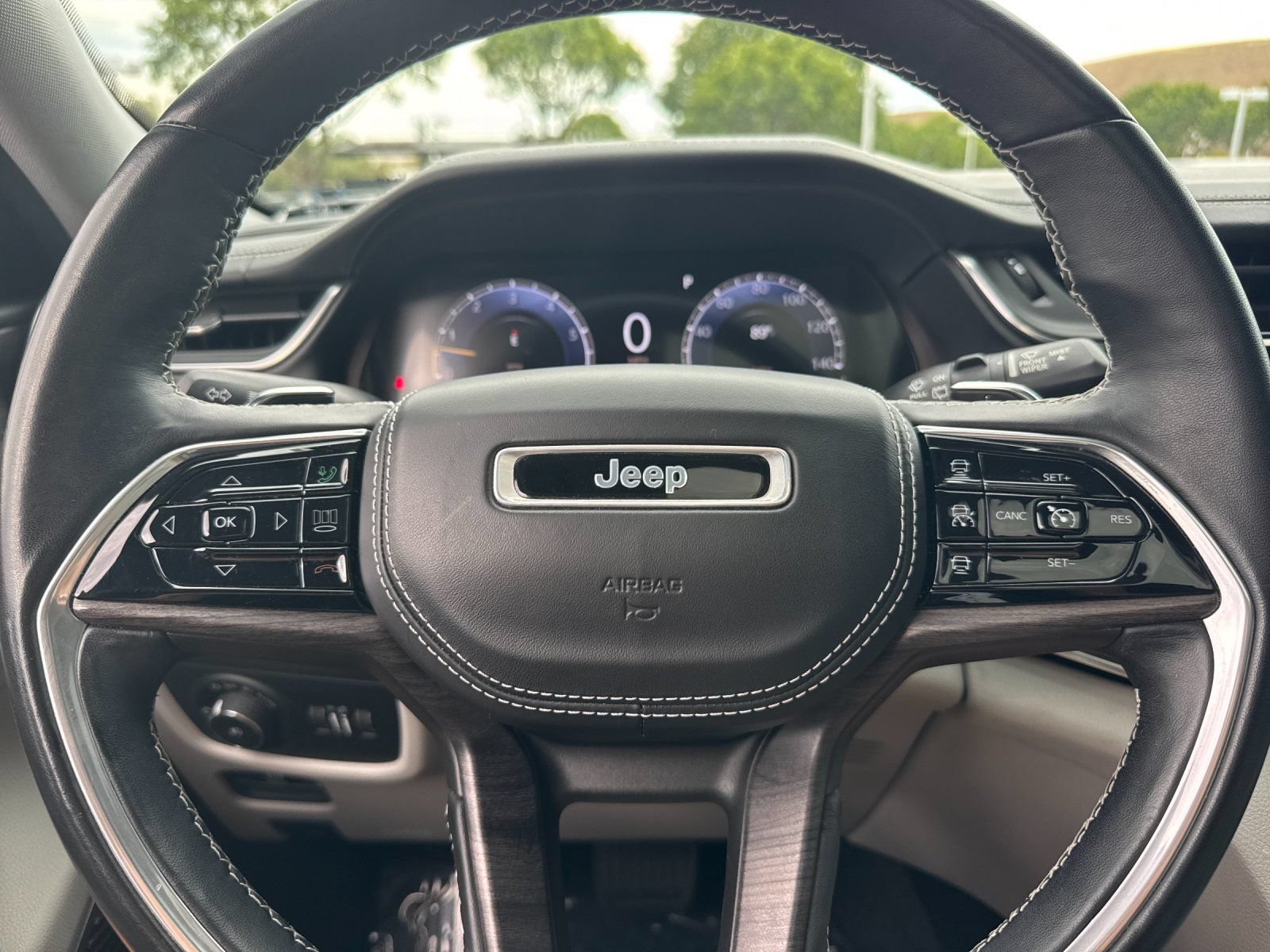 Used 2021 Jeep Grand Cherokee L Overland w/ Luxury Tech Group IV AWD/4WD image 26