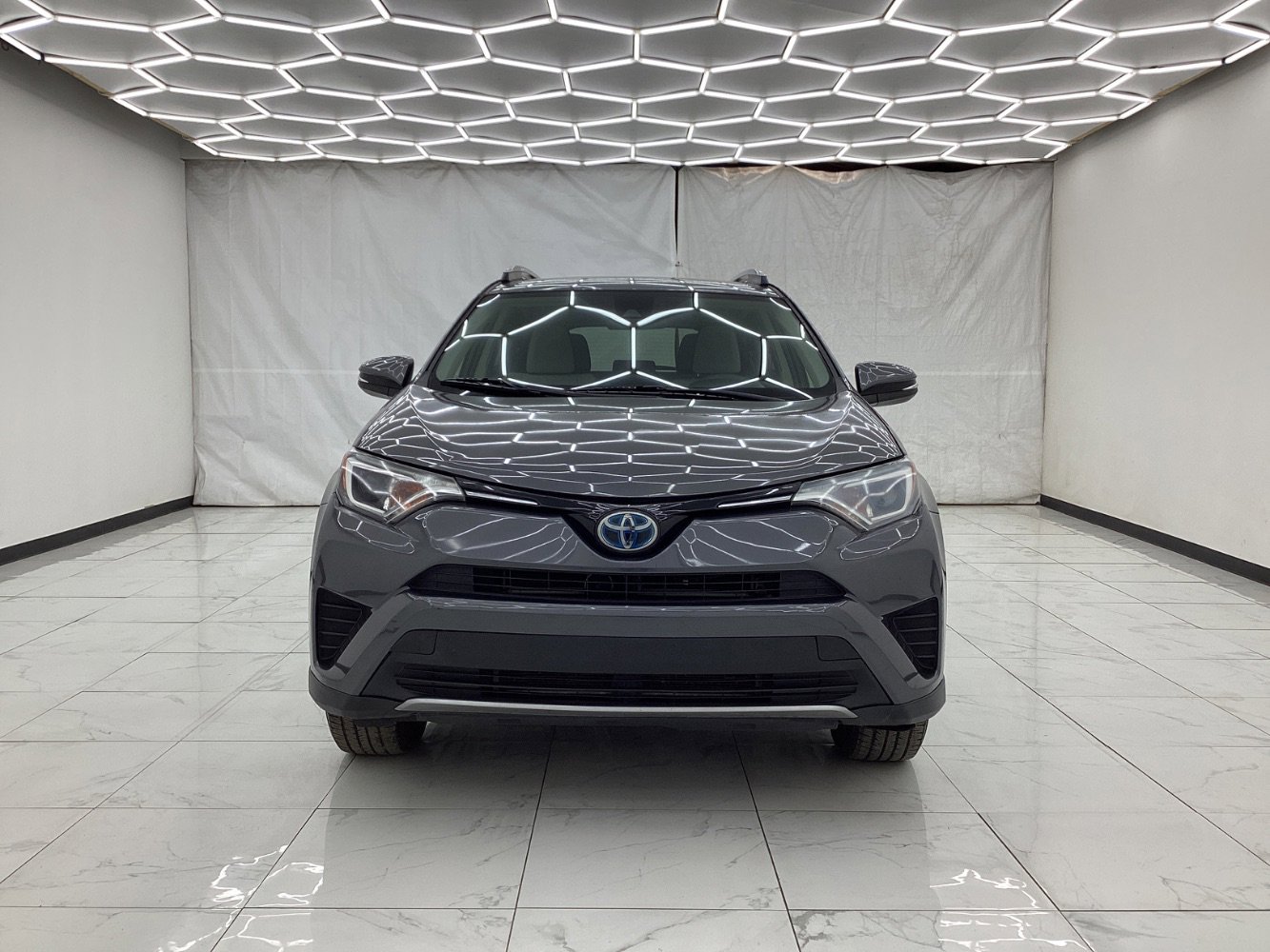 Used 2018 Toyota RAV4 LE image 5