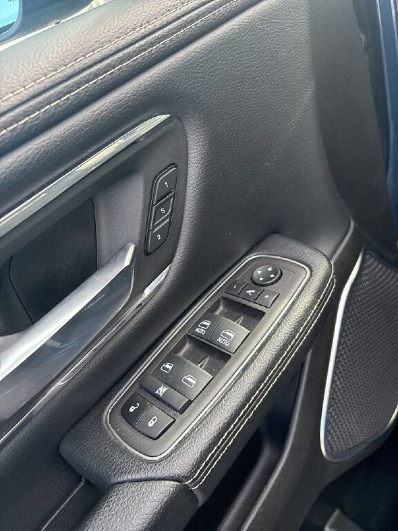 Used 2024 RAM 1500 Laramie AWD/4WD image 18