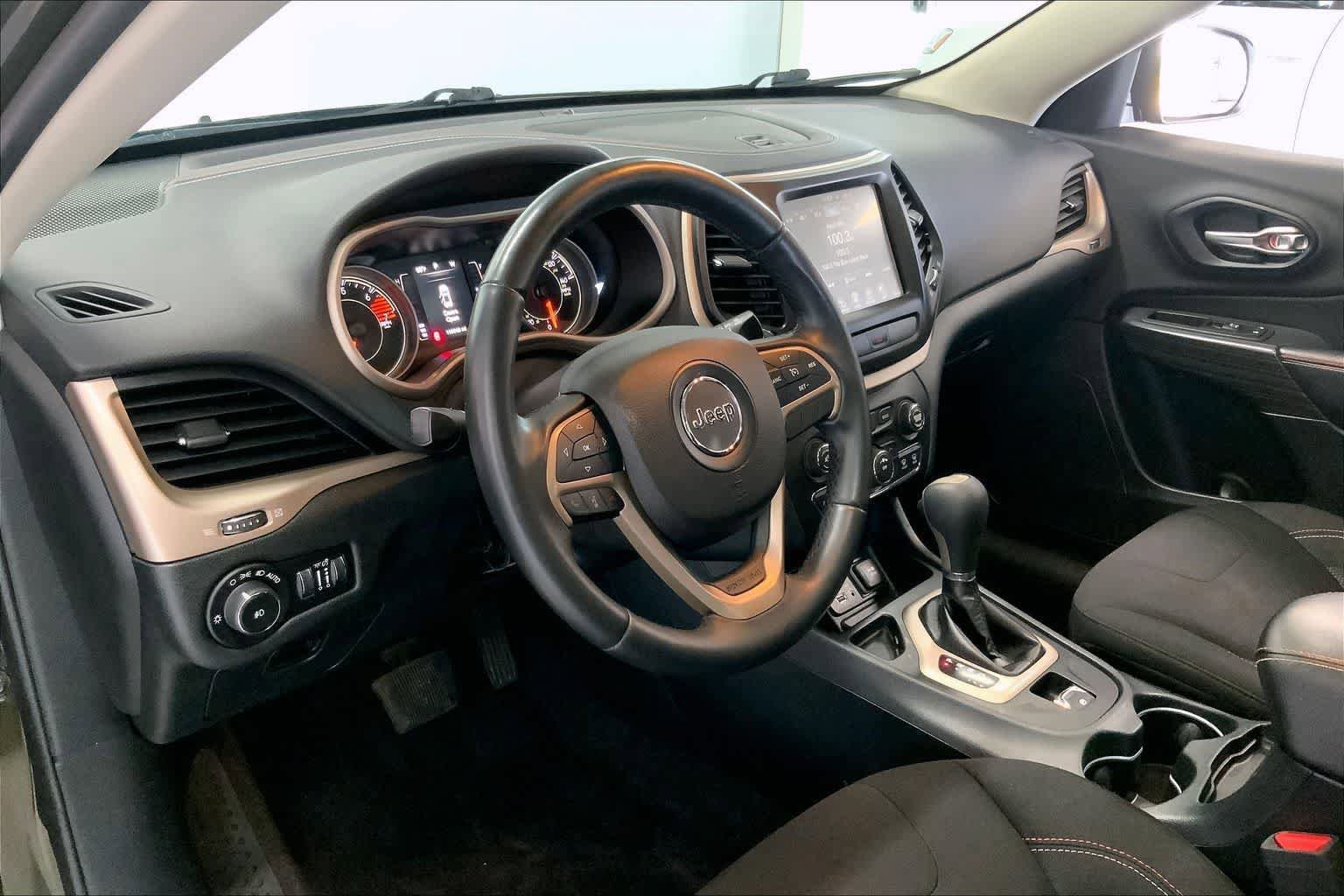 Used 2016 Jeep Cherokee 75th Anniversary FWD image 2
