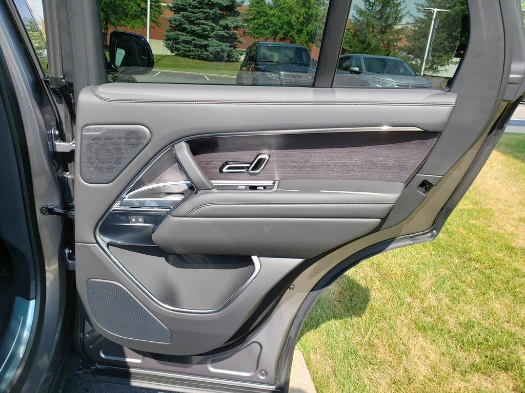 New 2025 Land Rover Range Rover SE image 16