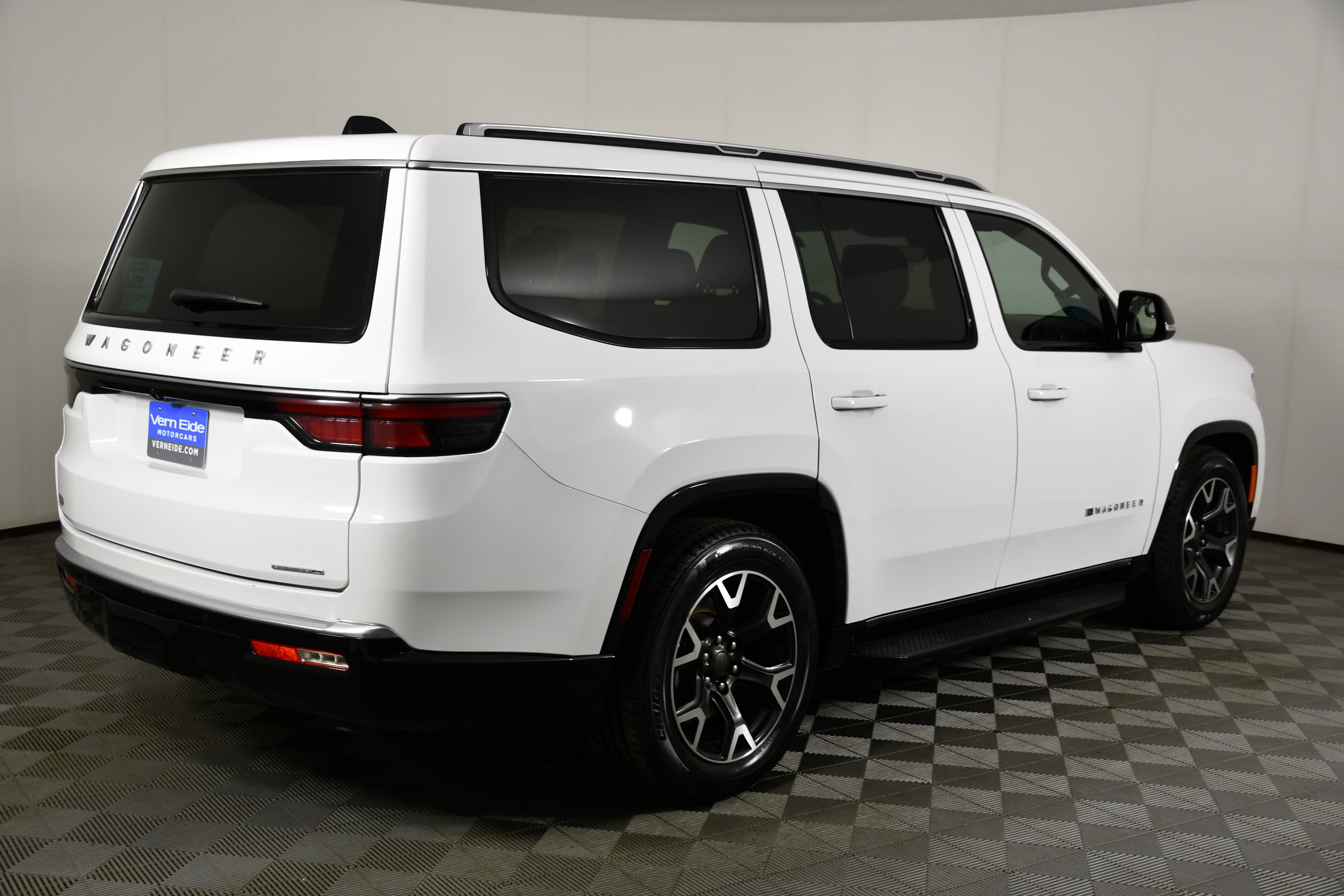 Used 2024 Jeep Wagoneer Series III AWD/4WD image 6