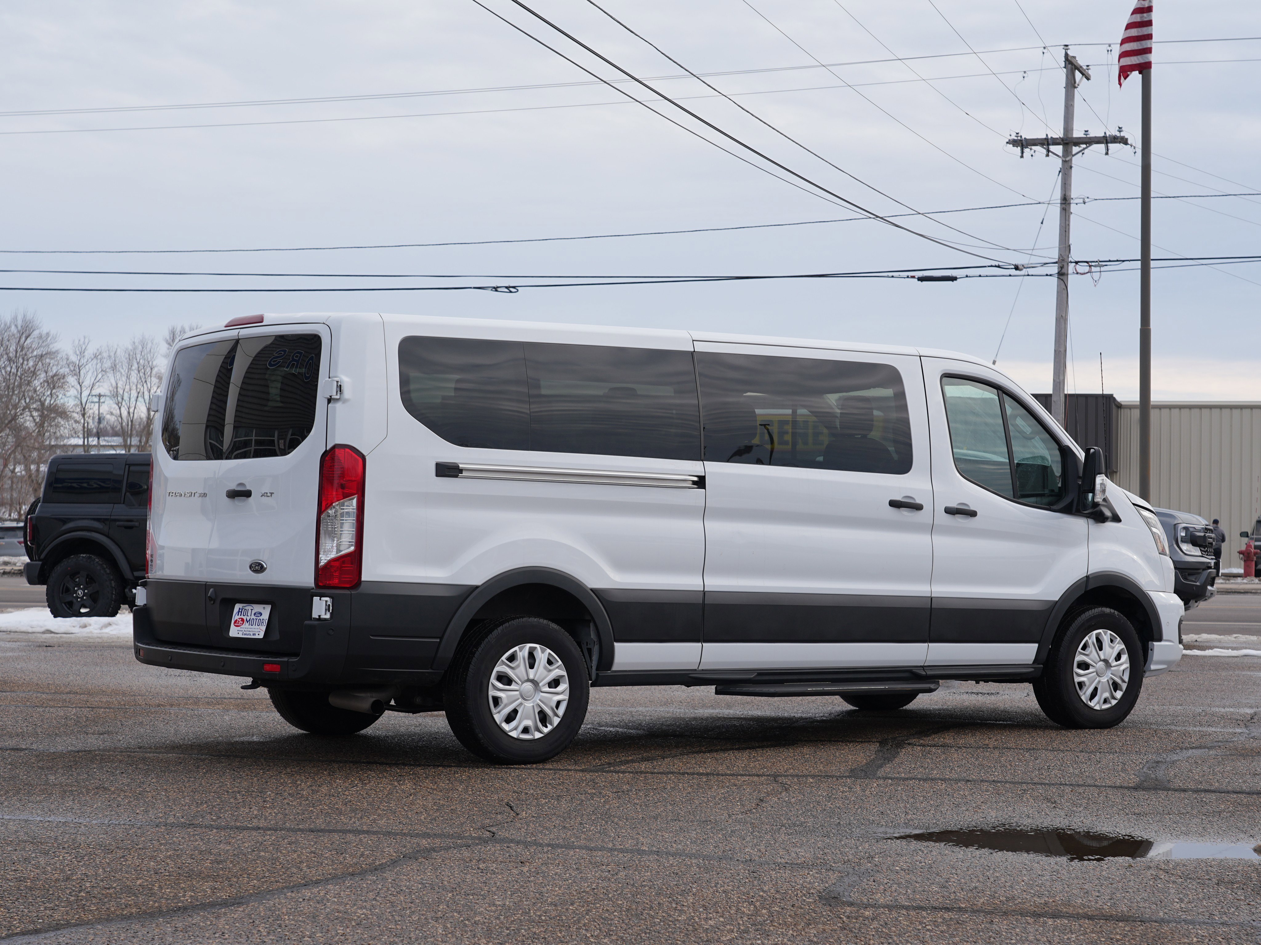 Used 2023 Ford Transit 350 XLT image 3