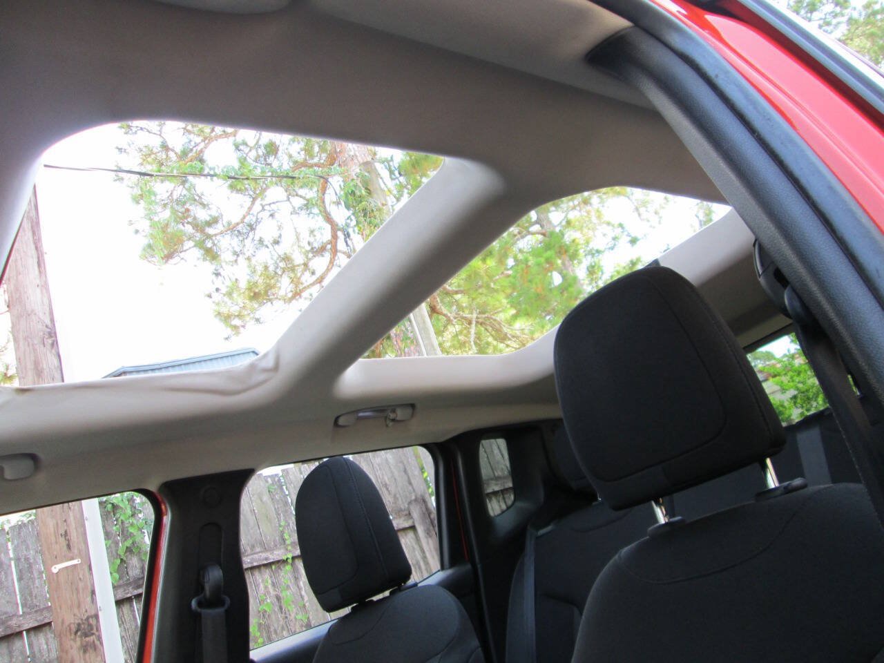 Used 2015 Jeep Renegade Latitude AWD/4WD image 32