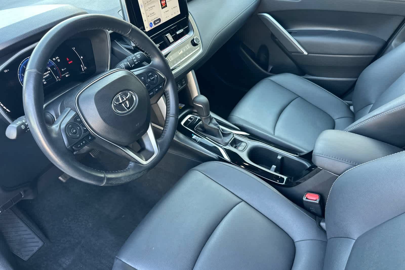 Used 2023 Toyota Corolla Cross XLE w/ Convenience Package FWD image 12