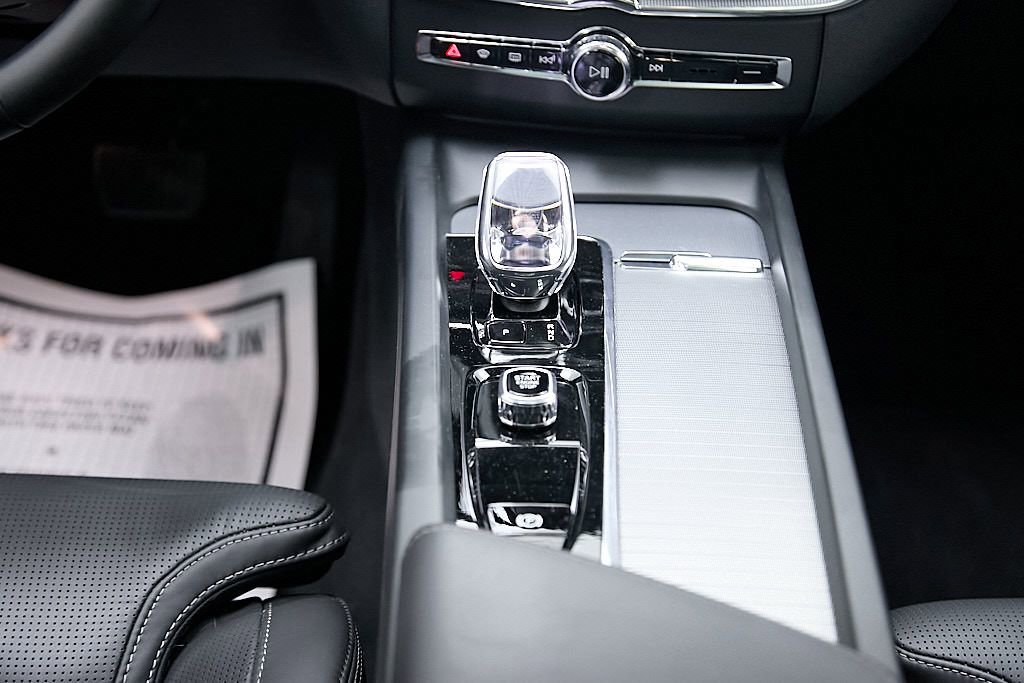 Certified 2024 Volvo XC60 T8 Ultimate image 30