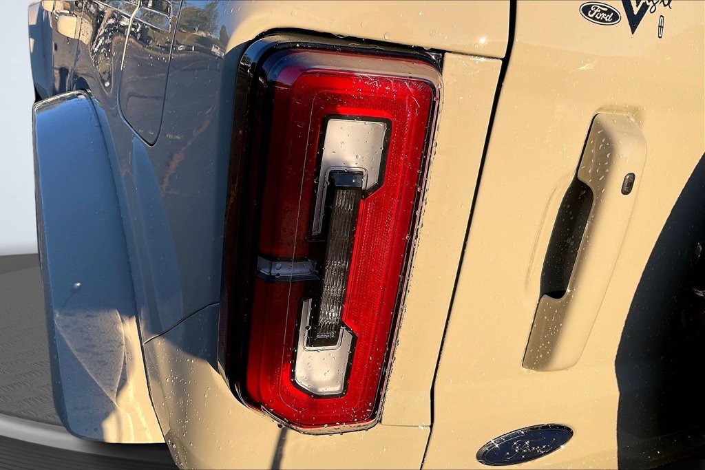 Used 2025 Ford Bronco Outer Banks AWD/4WD image 24